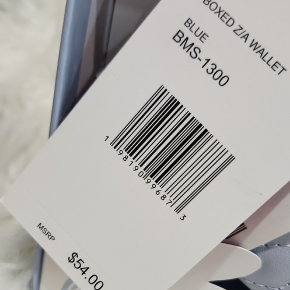 💙🔹️Betsey Johnson🔹️ Blue Quilted Vozed Z/A Wallet Wristlet Floral Wallet - Picture 9 of 12